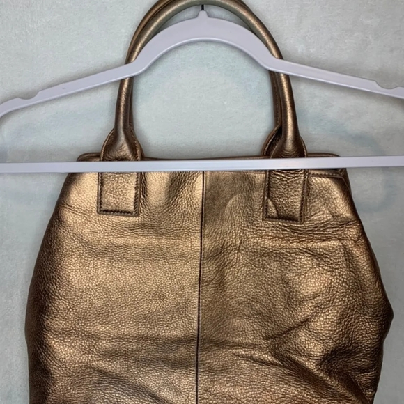 TORY BURCH METALIC BRONZE LEATHER LOGO STATEMENT HANDBAG - Picture 2 of 4